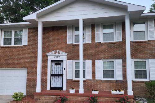 B&B Huntsville - Cheerful Specious Home - Bed and Breakfast Huntsville