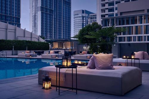 Swimming pool, JW Marriott Hotel Kuala Lumpur near Raja Chulan Monorail Station