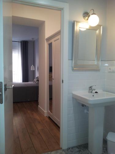 Double Room image 10
