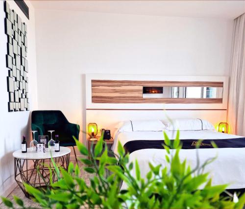 Superior Double Room with Sea View image 10