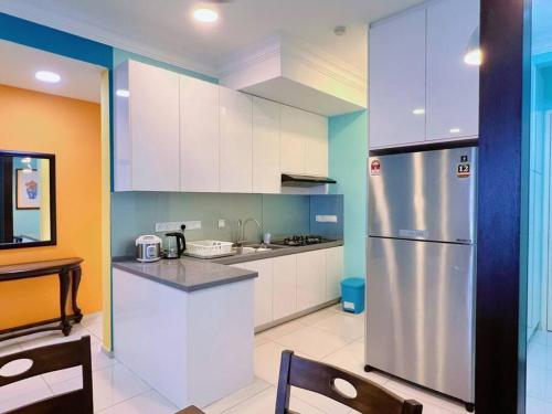 厨房, Homely 2BR Heritage D'Sara @ Link to MRT, Near Thomson Hospital & Sungai Buloh Hospital in 双溪毛糯