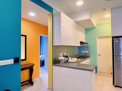 厨房, Homely 2BR Heritage D'Sara @ Link to MRT, Near Thomson Hospital & Sungai Buloh Hospital in 双溪毛糯
