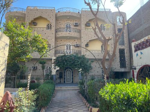 Photo - Elphardous Hotel