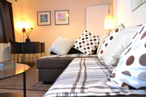 Ilford Central Luxury Apartments - image 6