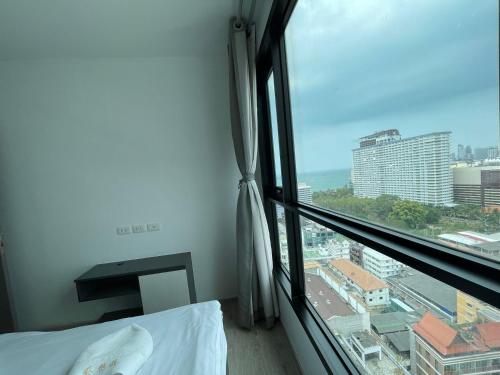 パタヤ The Base Central Pattaya by Adam 4つ星 ホテル プール