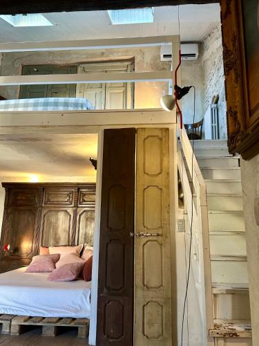 Charming and Design Attic Loft Central Milan in coolest area Navigli Ticinese, Milan (photo 10)