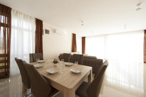 Berg Apartments - image 4