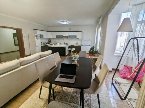 Spacious 140m2, 2 bedrooms apartment, Ulaanbaatar (foto 9)