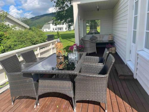 Nakkentunet - familievennlig hus på gårdstun. (Nakkentunet - familievennlig hus pa gardstun.) in 厄斯古格