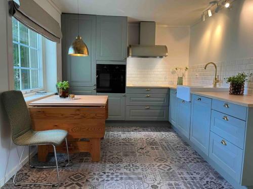 Nakkentunet - familievennlig hus på gårdstun. (Nakkentunet - familievennlig hus pa gardstun.) in 厄斯古格