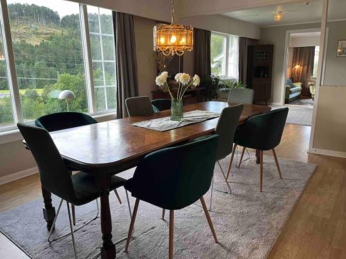 Nakkentunet - familievennlig hus på gårdstun. (Nakkentunet - familievennlig hus pa gardstun.) in 厄斯古格