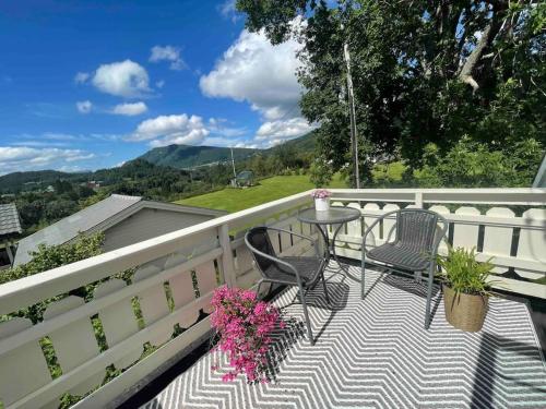 Nakkentunet - familievennlig hus på gårdstun. (Nakkentunet - familievennlig hus pa gardstun.) in 厄斯古格