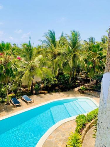 Tembo village Jacaranda road in วาตามู