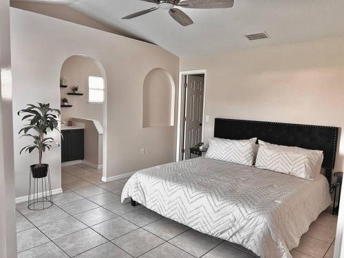 Modern Cozy 5 Beds Private Getaway! in Kissimmee, USA