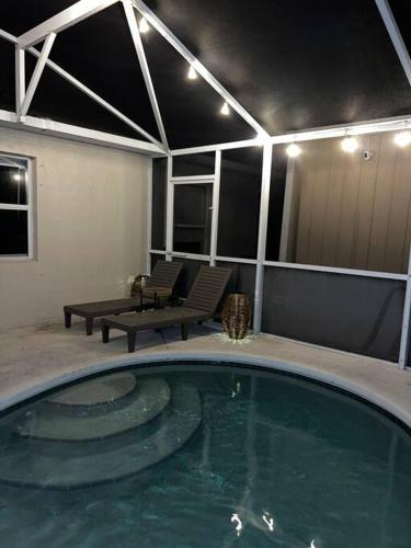 Modern Cozy 5 Beds Private Getaway! in Kissimmee, USA