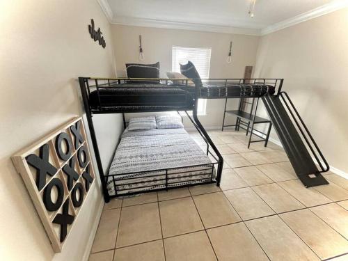 Modern 5 Beds Dog friendly Private Getaway!