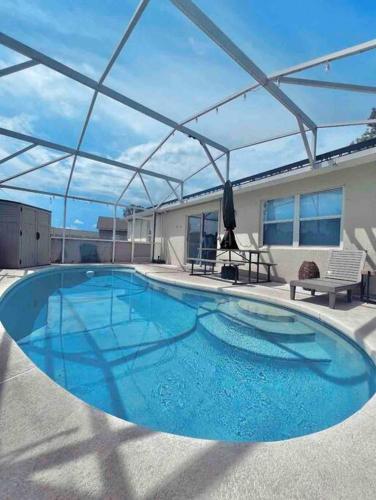 Modern Cozy 5 Beds Private Getaway! in Kissimmee, USA