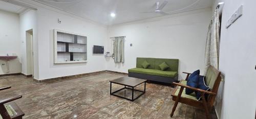 SAIBALA HOMESTAY - AC 3 BHK NEAR AlRPORT