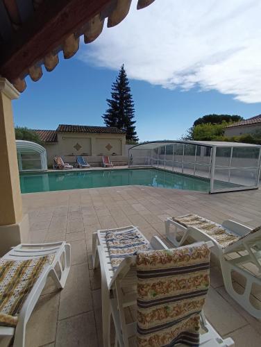 Gîte la glycine avec piscine au mas de Saint Jean - Apartment - Saint-Romain-en-Viennois