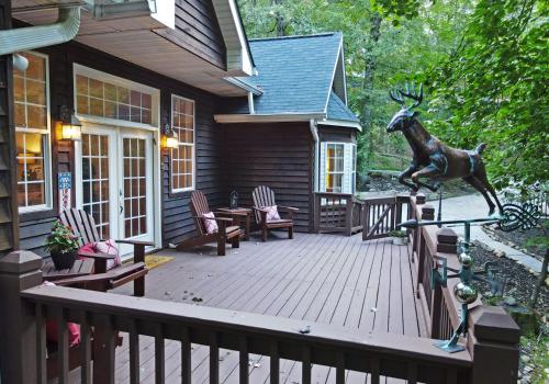 Deer Path Lodge - hot tub, spacious, game room, resort amenities