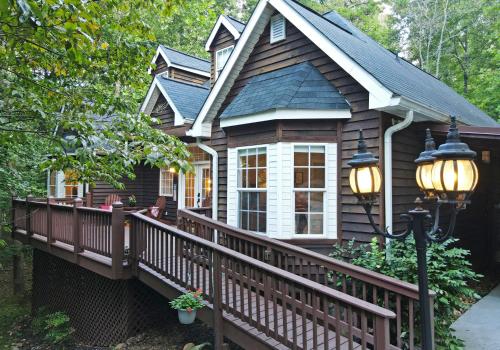 Deer Path Lodge - hot tub, spacious, game room, resort amenities