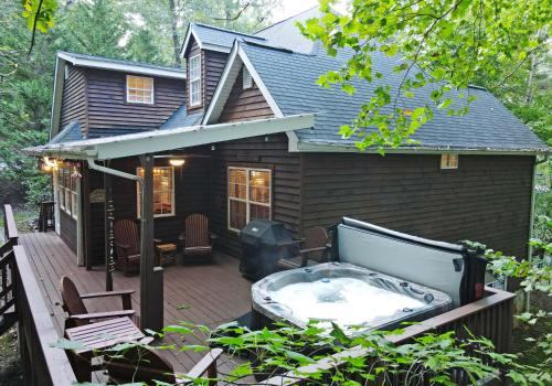 Deer Path Lodge - hot tub, spacious, game room, resort amenities