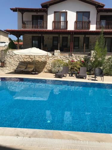 Rustic Modern Patio Home With Shared Pool - Location saisonnière - Kırıkyayla