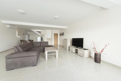 Berg Apartments - image 7