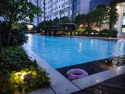 M Centura Sentul 2 bedrooms with pool in 冼都