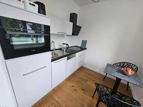 Casa Frida - Business Apartment near Airport BER, kitchen, bathroom, balcony, car park, Berlin (photo 9)