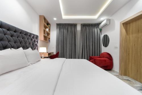 W16 Waterfront Apartment Lekki Phase 1 - image 2