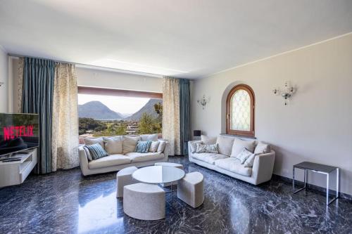  Stunning Estate on Como lake, Free parking & Wi-fi in 22010 Carlazzo