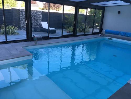 chambre d'hote dans villa avec piscine - Chambre d'hôtes - Étival-lès-le-Mans