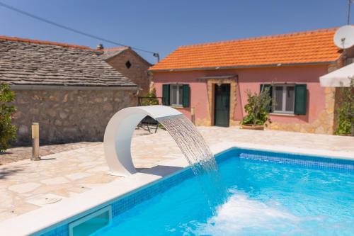 Stone houses Nikola – khách sạn tại Dvornica