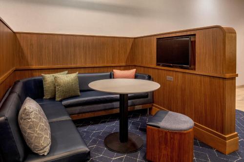 Courtyard by Marriott Boston Billerica Bedford - image 6