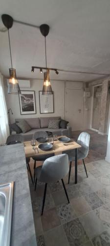 Sunny handmade home. WI-FI, a/c & free parking, Séville
