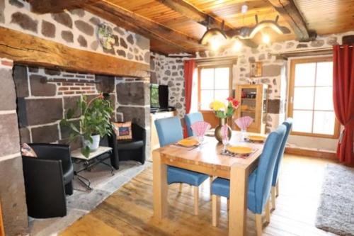 AUX VALLONS MELODIEUX gîte à louer Thiézac