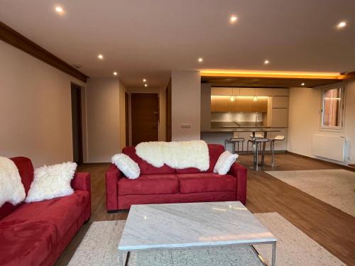 Newly renovated 7-9pers Luxury Chalet in Meribel Centre 85m2 3BR 3BA with stunning Mountain View