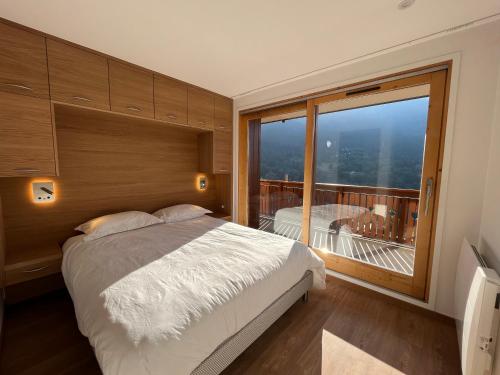 Newly renovated 7-9pers Luxury Chalet in Meribel Centre 85m2 3BR 3BA with stunning Mountain View