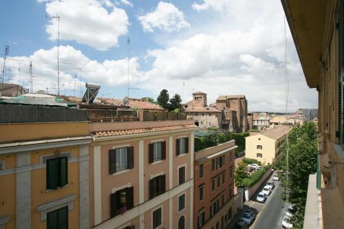 Colosseo Apartments and Rooms - Rome City Centre - image 14
