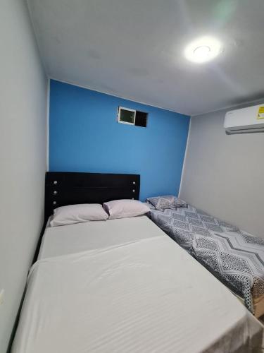 2 bedrooms, 5 beds