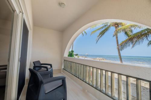 Uitzicht, Bananas On The Beach in San Pedro