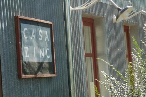 Posada Casa Zinc Casa Zinc is conveniently located in the popular La Barra area. The hotel offers a wide range of amenities and perks to ensure you have a great time. Luggage storage, airport transfer, tours, concierg