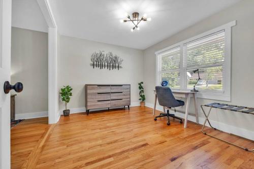 NEW! Modern Luxury w/ Pool Table 3BR/5BD Sleeps 10 in Decatur, USA