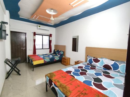 Ambient Homestay (4-AC/Non AC Rooms with Kitchen)