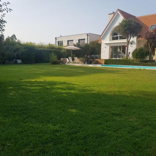 Grande Chambre entre caen et la mer chambre terrasse jardin et piscine