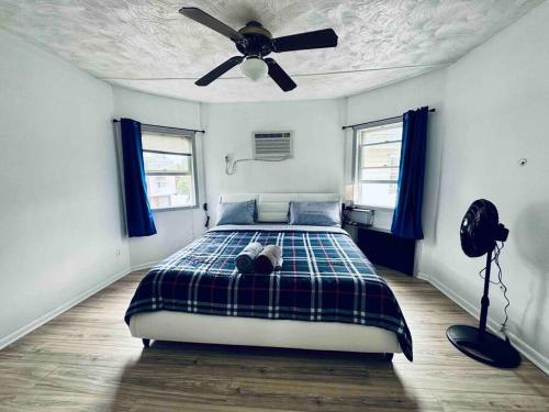 Cozy 2 bedrooms apartment near nyc w/free parking in Bloomfield, USA