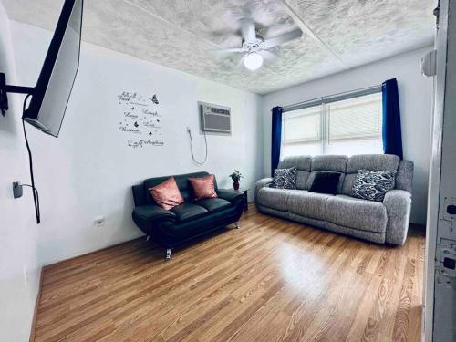 Cozy 2 bedrooms apartment near nyc w/free parking in Bloomfield, USA