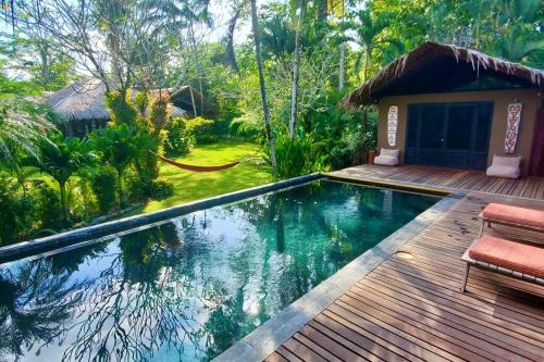 Magical 3 bed home- Private pool + Beach access