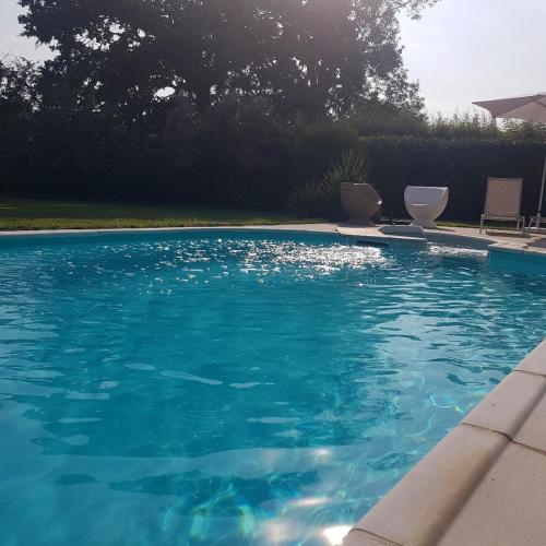 Grande Chambre entre caen et la mer chambre terrasse jardin et piscine